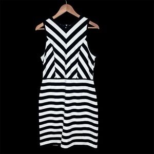 Ann Taylor LOFT Dress Black And White Striped Chevron Knit Stretch Sleeveless 8